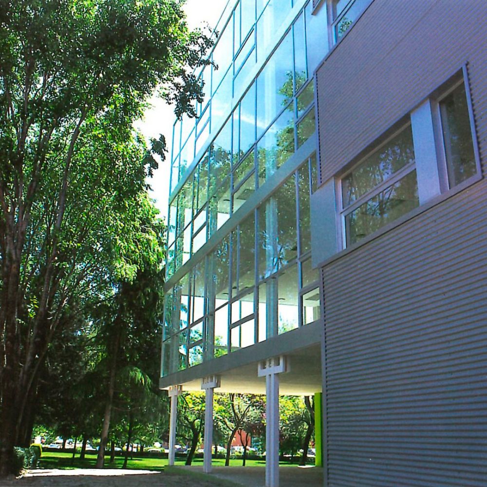 Edificio-informática-UPM-Madrid-2002-02